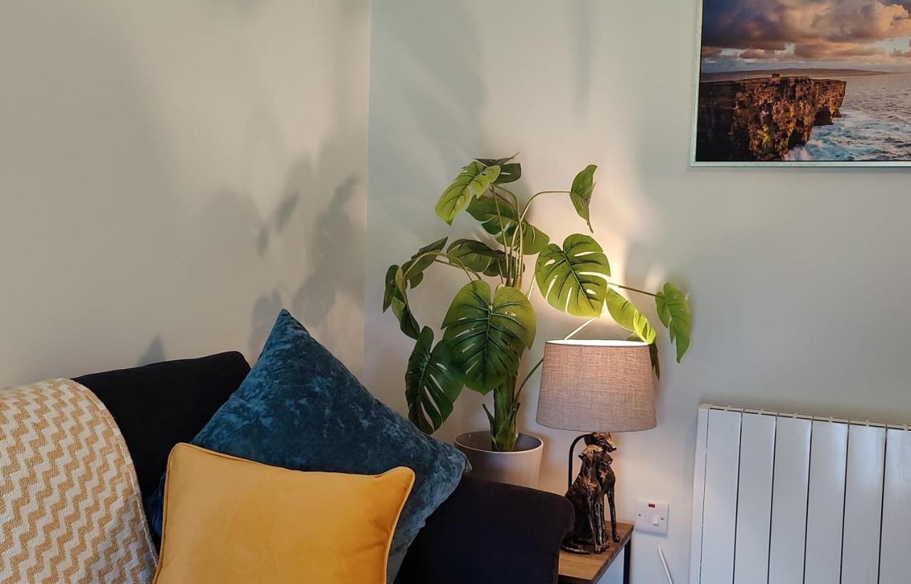 Butterfly Guesthouse - Entire Home Within 5Km Of Galway City Exterior foto