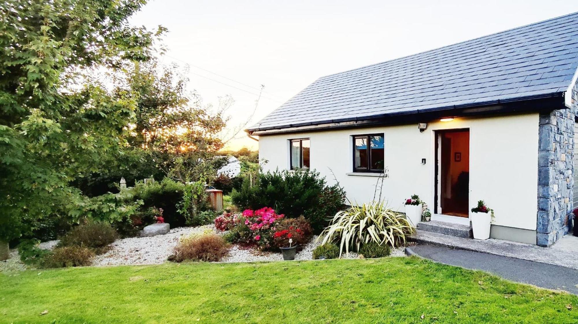 Butterfly Guesthouse - Entire Home Within 5Km Of Galway City Exterior foto